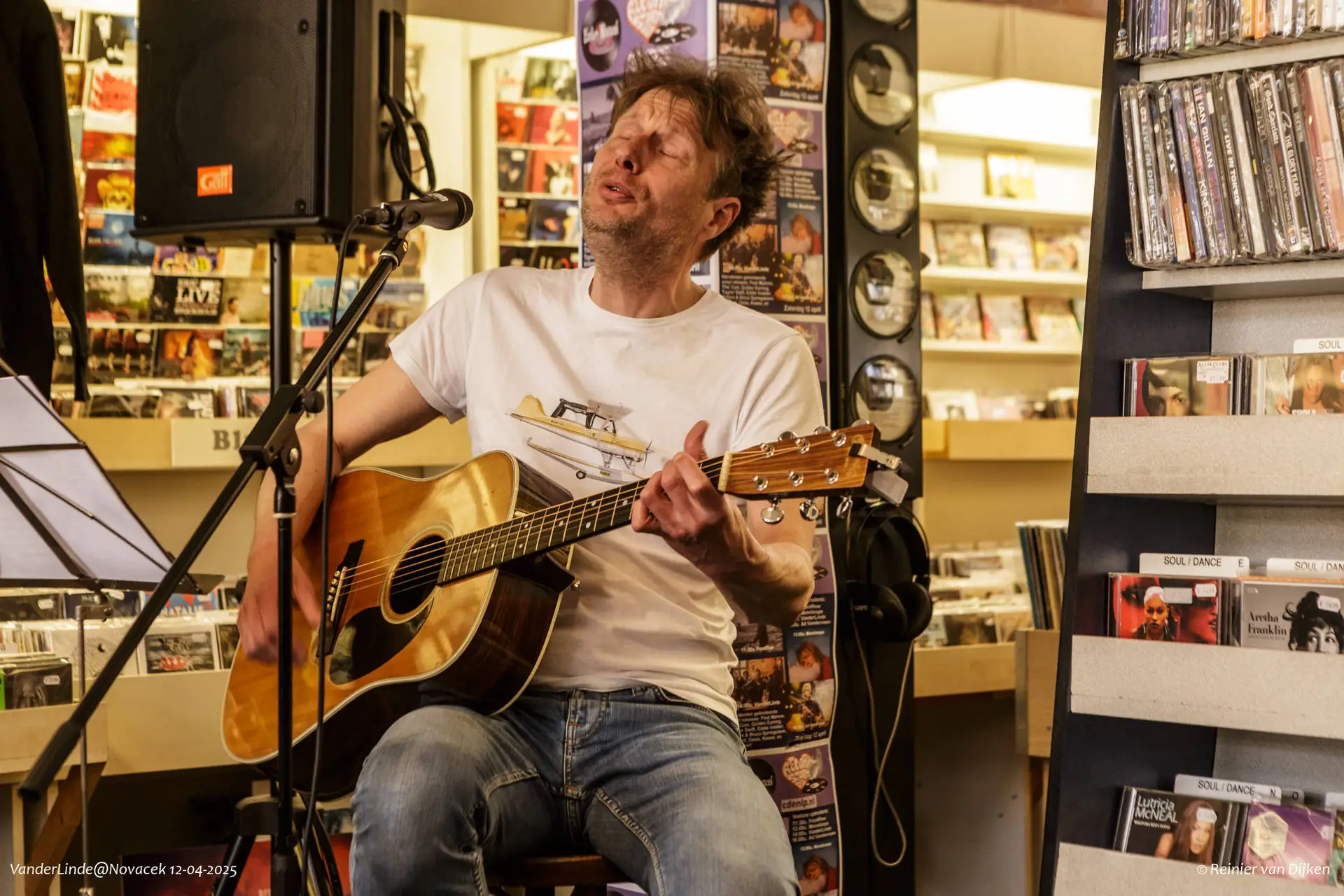 VanderLinde live in de winkel op 12 april 2025, Record Store Day optreden, foto van Reinier van Dijken