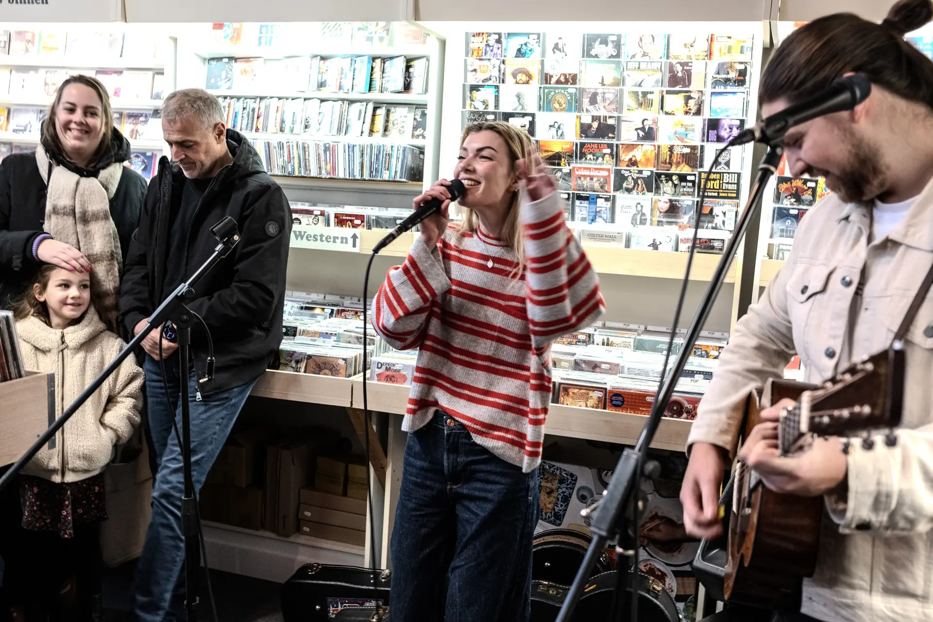 Hannah Mae live in de winkel op 8 februari 2025, Foto Henk Eggens